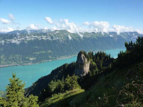 pic of brienzersee from the mountains above